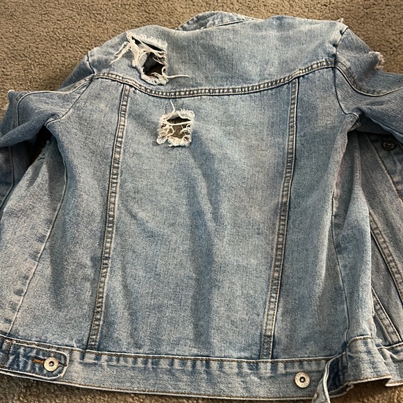 ⭐️ LIKE NEW DENIM JACKET ⭐️ - Picture 3 of 3
